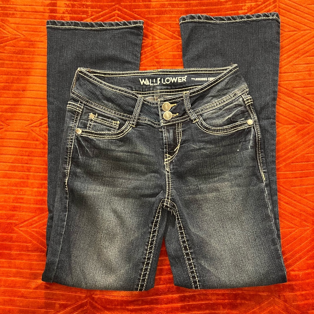 Wallflower | Bootcut | Mid-Rise | Jeans | Size 1 short